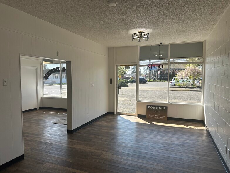 More Photos Of 510-520 Greenwood St, Junction City Restaurant For Sale