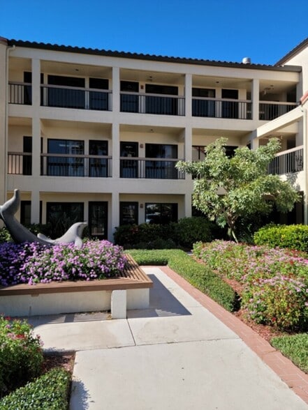 More Photos Of 801 Anchor Rode Dr, Naples Medical For Lease