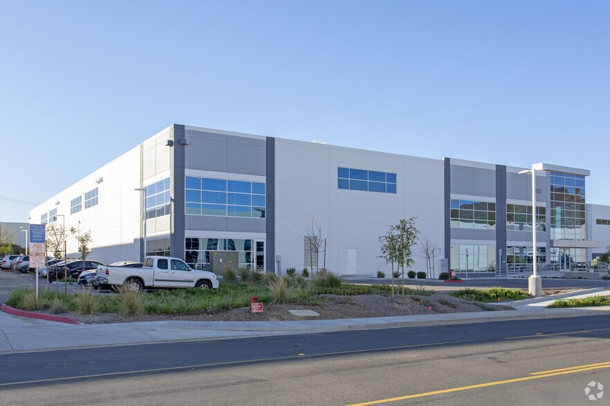 More Photos Of 2455 Conejo Spectrum St, Thousand Oaks Unknown For Lease