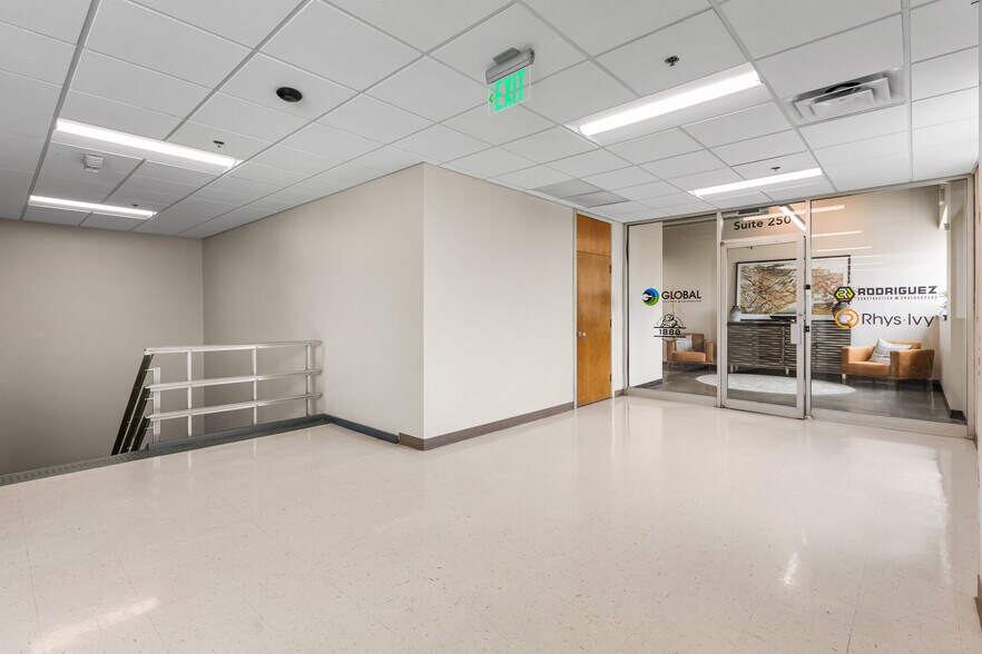 More Photos Of 1217 W 12th St, Kansas City Flex For Lease