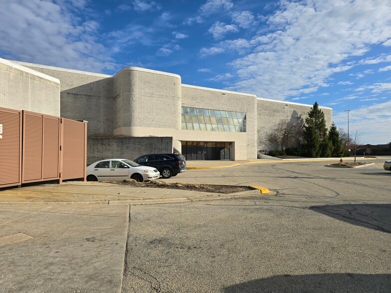 More Photos Of 3340 Mall Loop Dr, Joliet Department Store For Sale