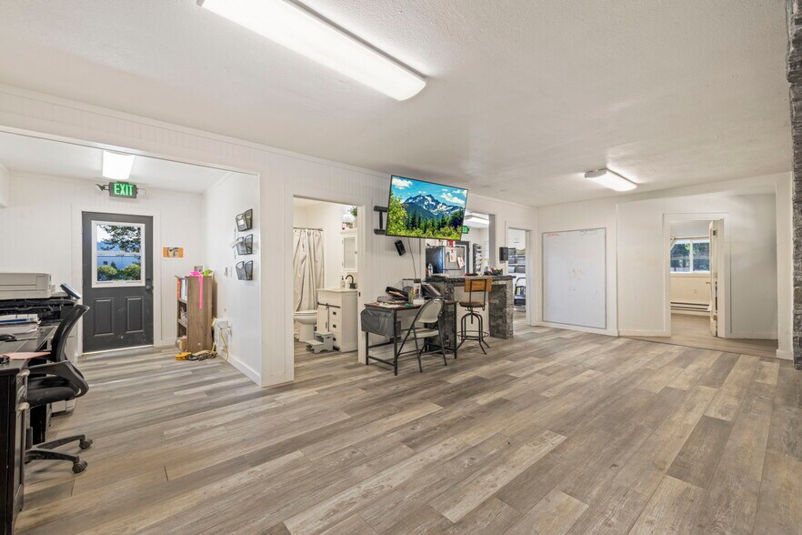 More Photos Of 1827 W Valley Hwy E, Sumner Contractor Storage Yard For Sale