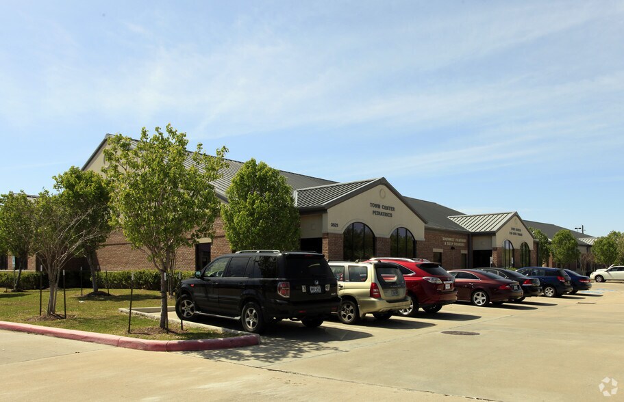 More Photos Of 3521 Town Center Blvd, Sugar Land Medical For Lease