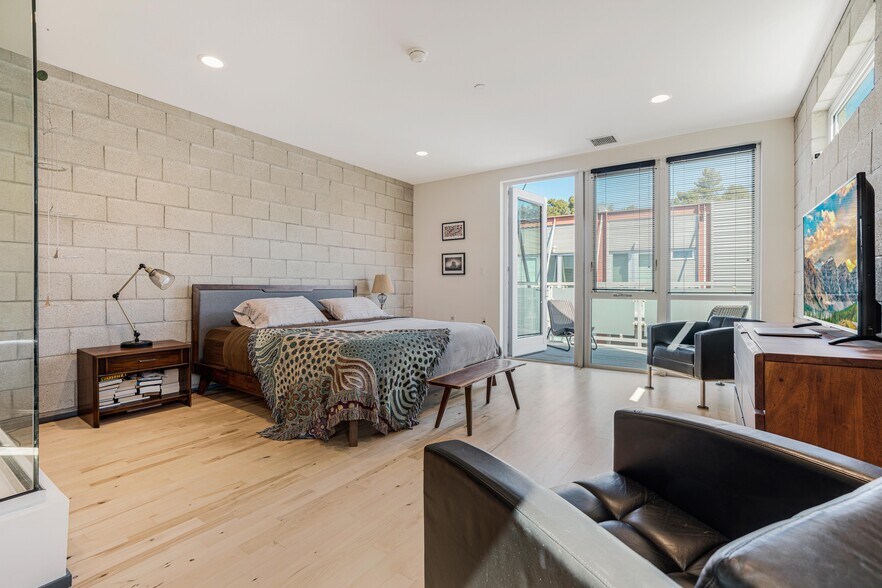 More Photos Of 3450 Cahuenga Blvd W, Los Angeles Office Residential For Lease