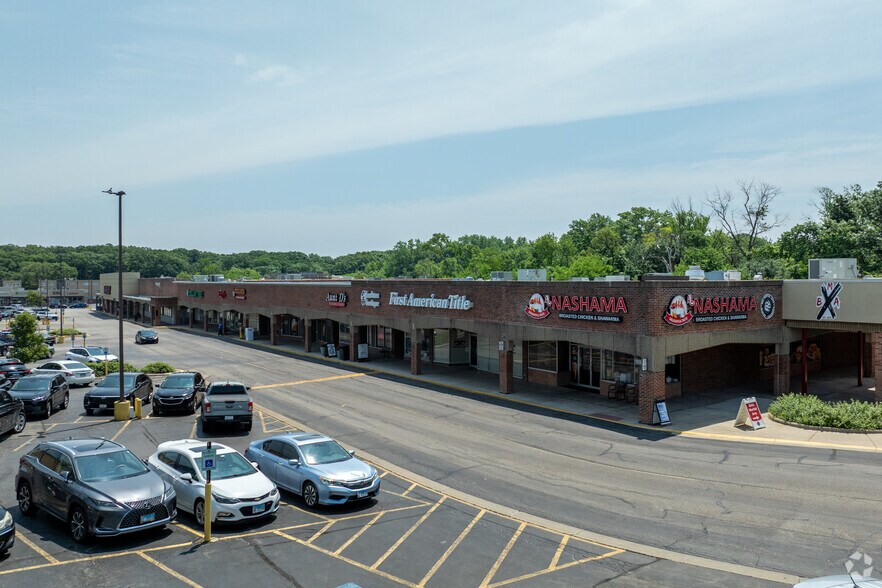 More Photos Of 8631-8729 W 95th St, Hickory Hills Supermarket For Lease
