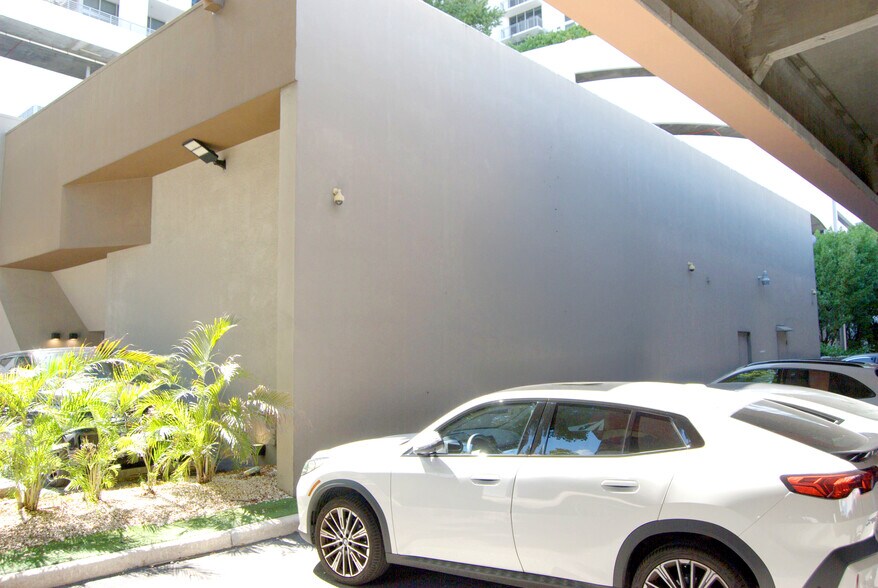 More Photos Of 3630 NE 1st Ct, Miami Storefront For Lease