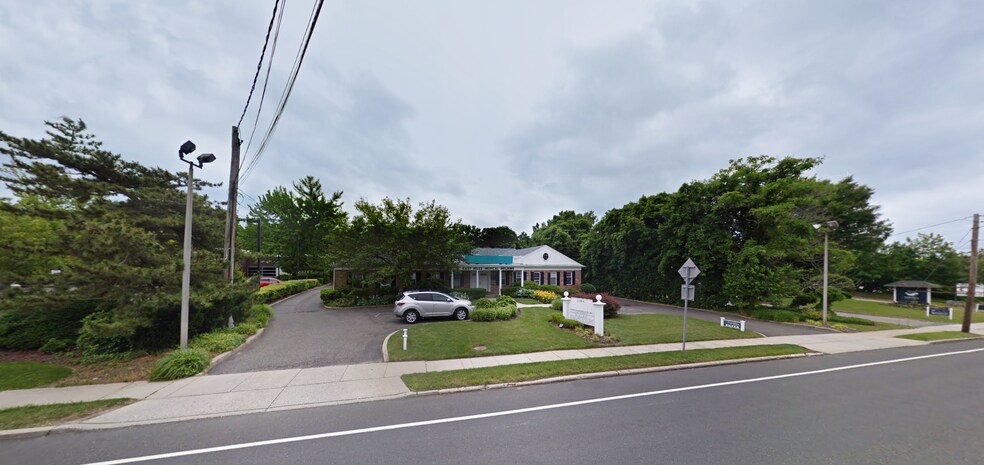 More Photos Of 164 E Main St, Huntington Medical For Lease