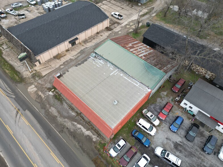 More Photos Of 610 N 1st Ave, Durant Flex For Sale