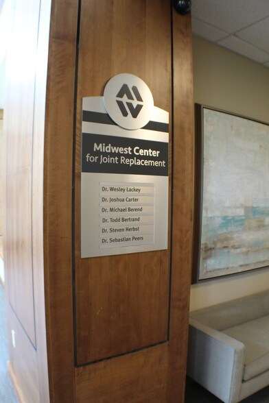 More Photos Of 6920 Gatwick Dr, Indianapolis Medical For Lease