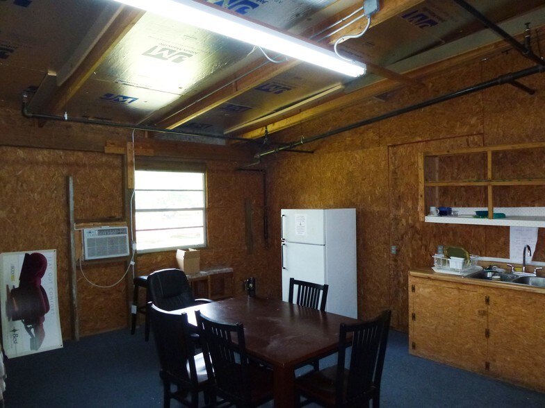 More Photos Of 239 Jones Rd, Jacksonville Warehouse For Lease