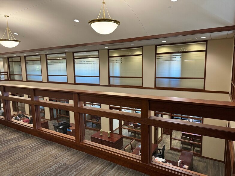 More Photos Of 109 Veterans Pky, Yorkville Office For Lease