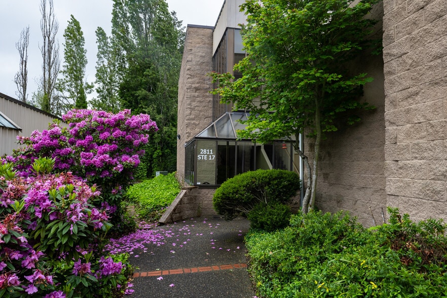 More Photos Of 2709-2811 Bridgeport Way, Tacoma Unknown For Lease