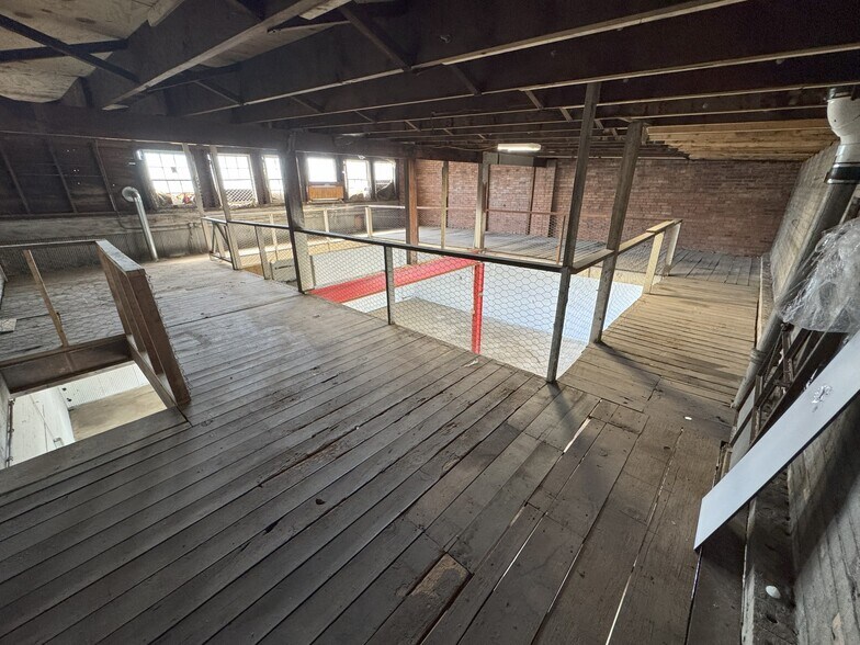 More Photos Of 1926 Howard St, Saint Joseph Industrial For Lease