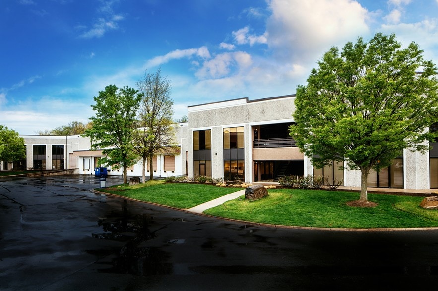 More Photos Of 22560 Glenn Dr, Sterling Unknown For Lease