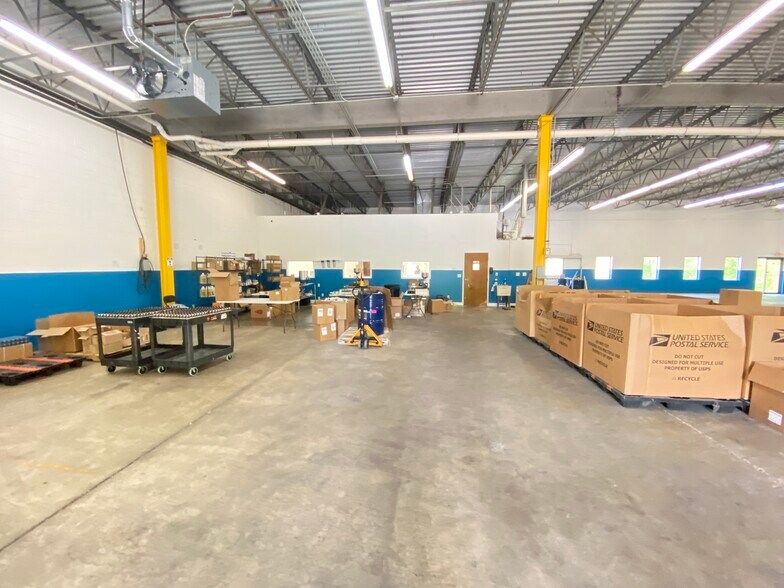 More Photos Of 7620-7640 Tyler Blvd, Mentor Warehouse For Lease