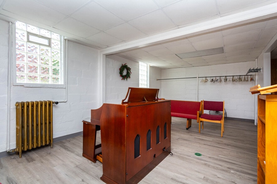 More Photos Of 1196 Joslyn Ave, Pontiac Religious Facility For Sale