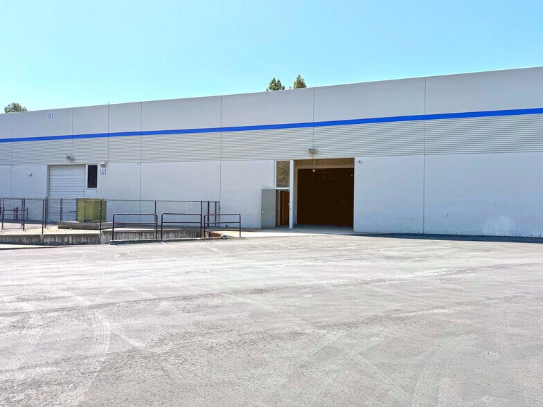 More Photos Of 147 Castilian Dr, Goleta Distribution For Lease