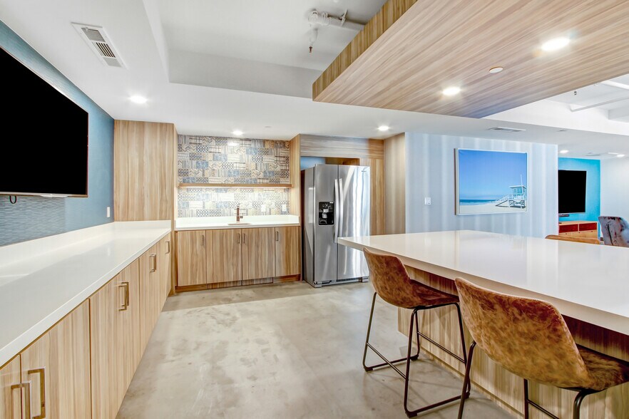 More Photos Of 6625 Reseda Blvd, Reseda Apartments For Lease