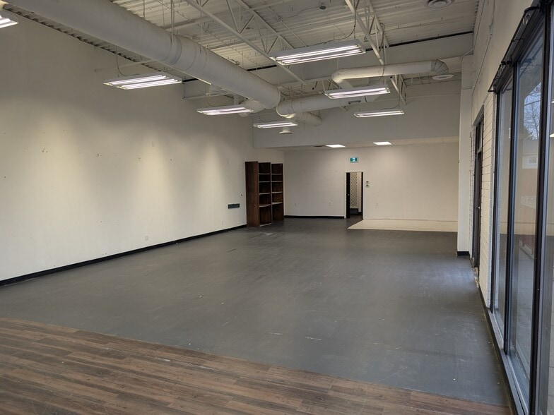 More Photos Of 21-33 Sioux Rd, Sherwood Park Storefront For Lease