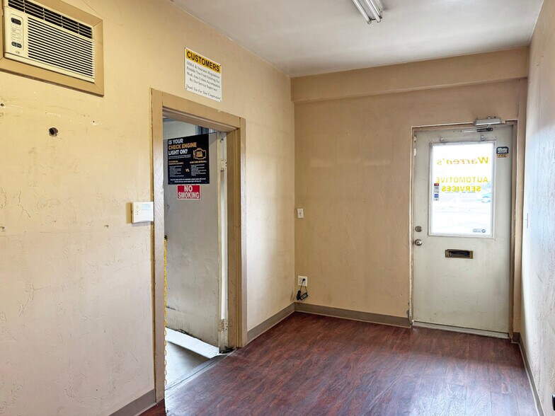 More Photos Of 1325 S Saint Louis Ave, Loveland Auto Repair For Sale