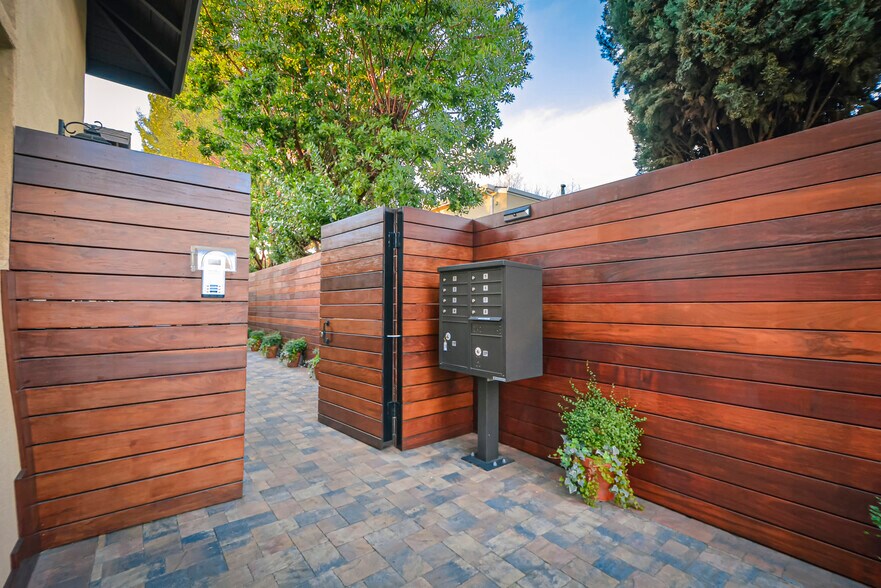 More Photos Of 251 Middlefield Rd, Palo Alto Apartments For Sale