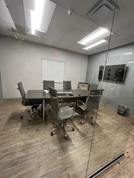 More Photos Of 3740 W 104th St, Hialeah Distribution For Lease