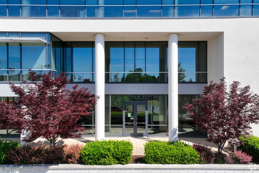 More Photos Of 751 W 4th St, Winston-Salem Office For Lease