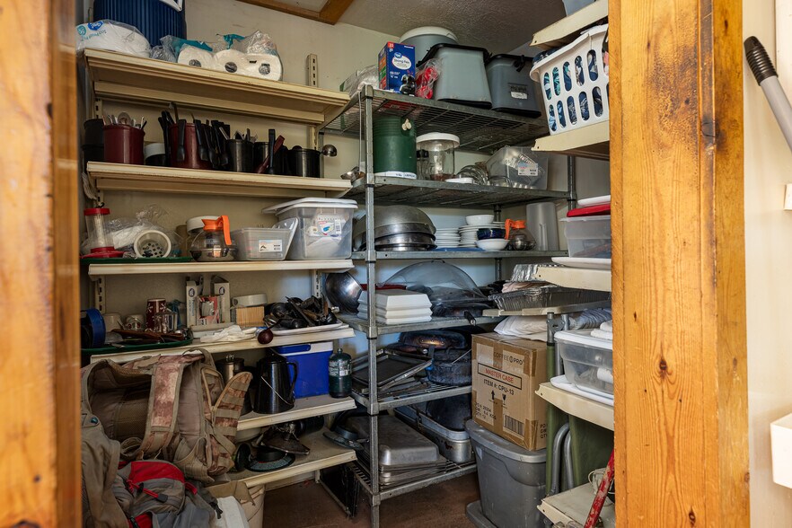 More Photos Of 2040 Long Rd Cyn, Kanab Freestanding For Sale