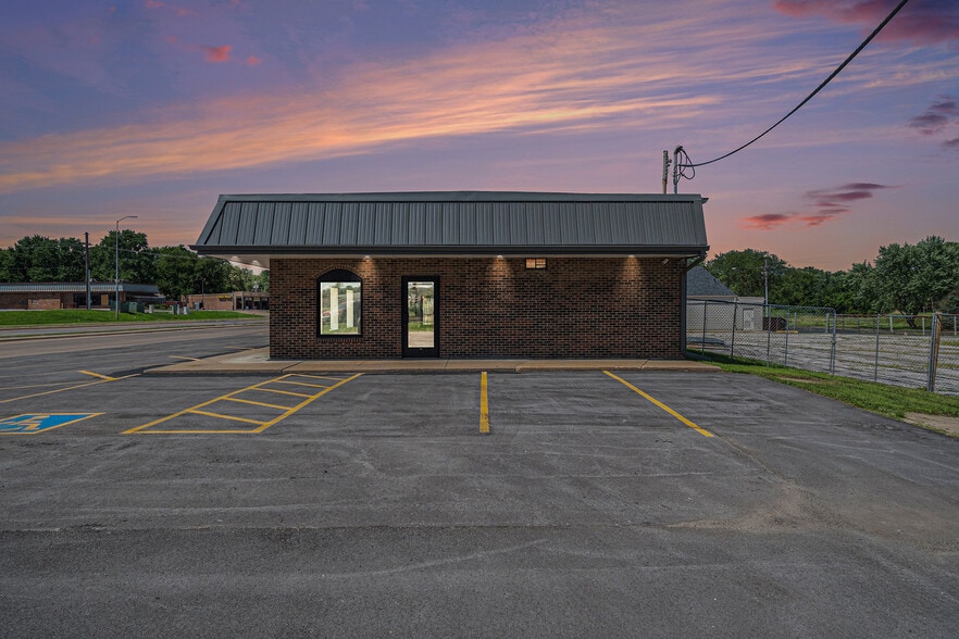 More Photos Of 3525 N 90th St, Omaha Freestanding For Sale