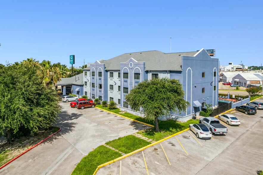 More Photos Of 17550 Northwest Fwy, Houston Hotel For Sale