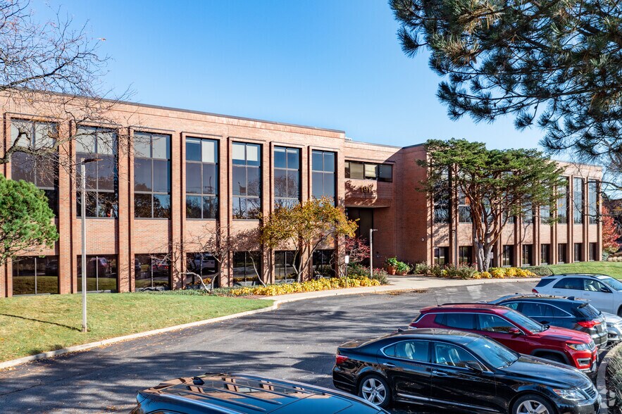 More Photos Of 191 Waukegan Rd, Northfield Medical For Lease