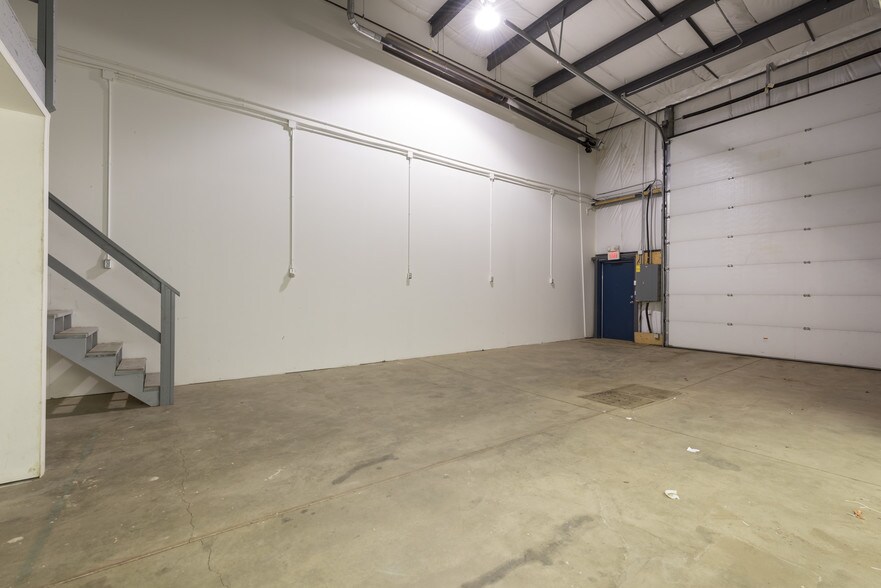 More Photos Of 380 Mackenzie Blvd, Fort McMurray Warehouse For Lease