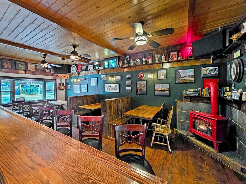 More Photos Of 308 W Bayfield St, Washburn Bar For Sale