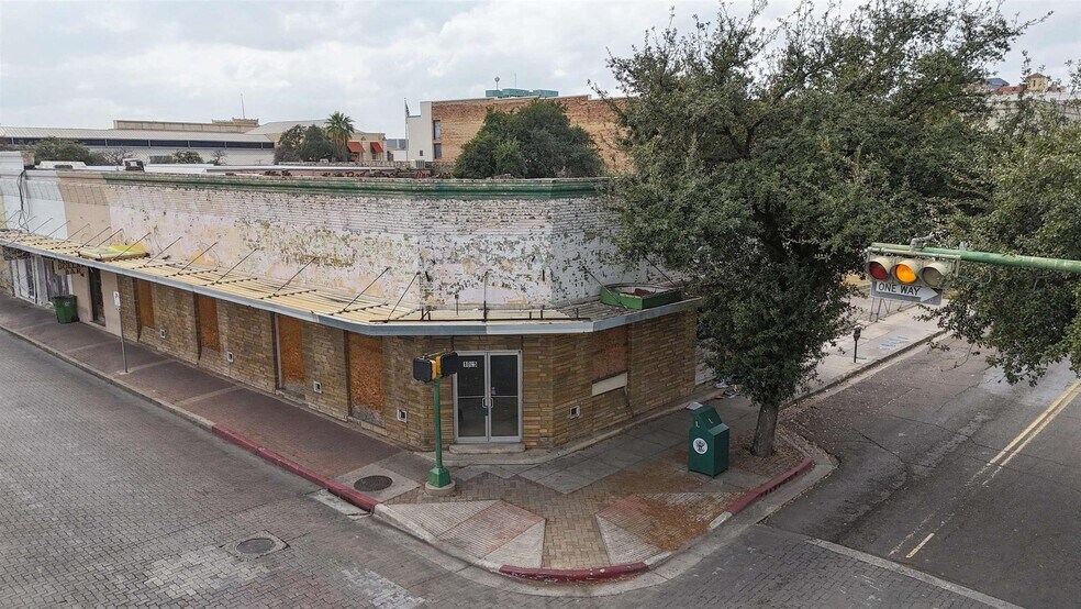 Primary Photo Of 620 San Agustin Ave, Laredo Storefront Retail Office For Sale