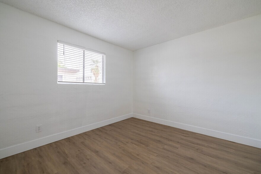 More Photos Of 2002-2010 N 50th St, Phoenix Apartments For Sale