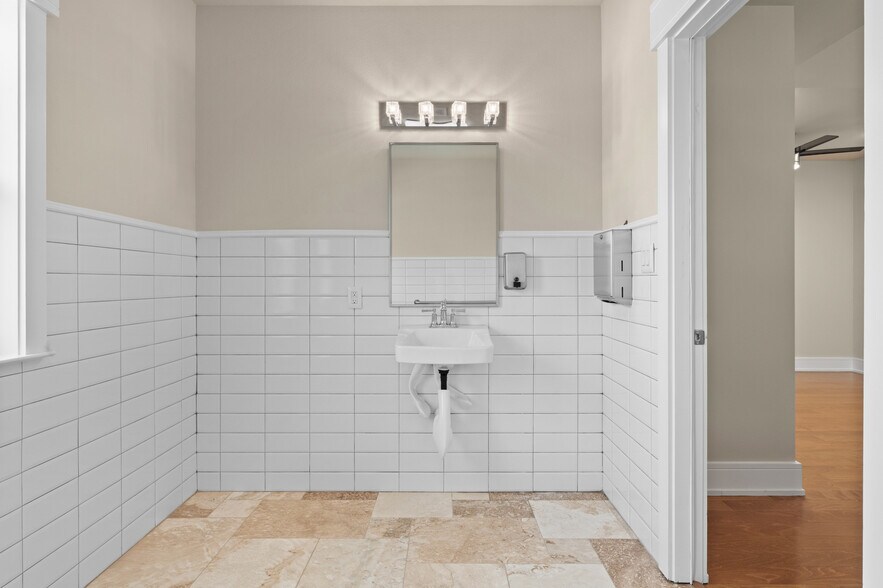 More Photos Of 1206 Hart St, Georgetown Specialty For Sale