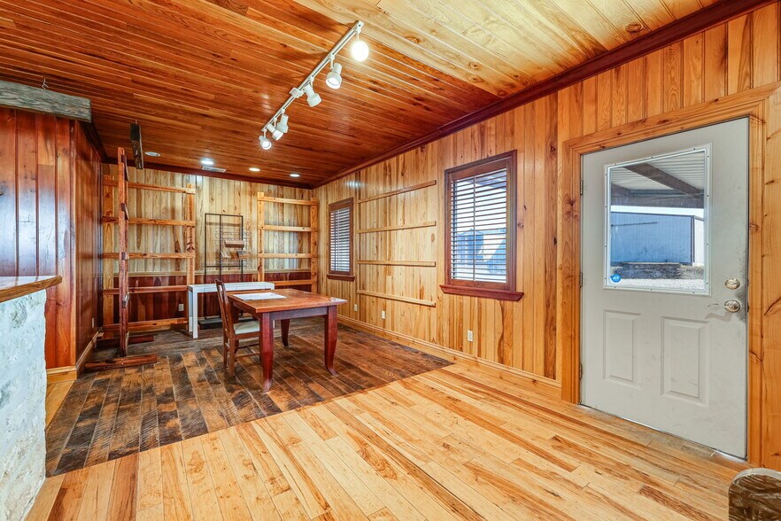 More Photos Of 2684 W US Highway 290, Fredericksburg Warehouse For Sale