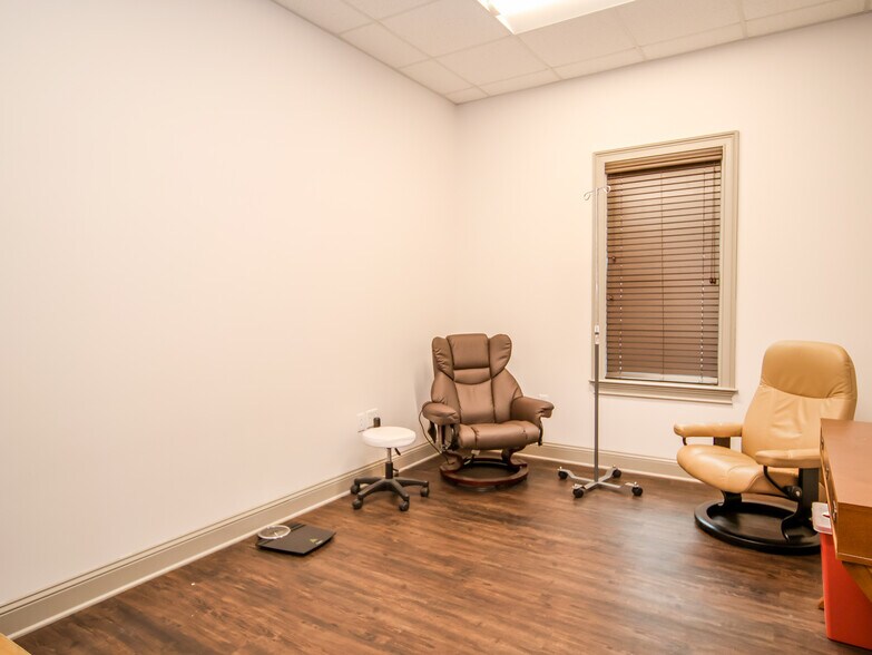 More Photos Of 404 Enterprise Dr, Oxford Medical For Sale