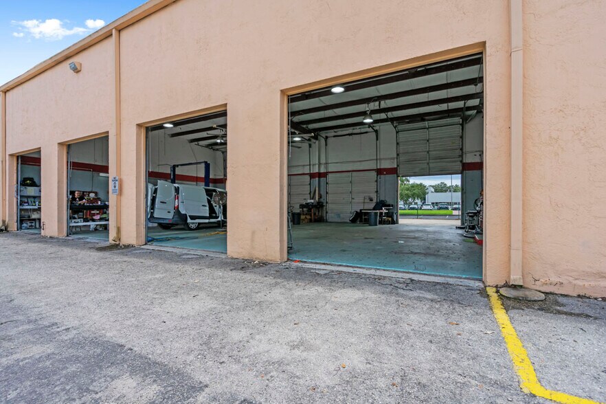 More Photos Of 4145 Fowler St, Fort Myers Auto Repair For Sale