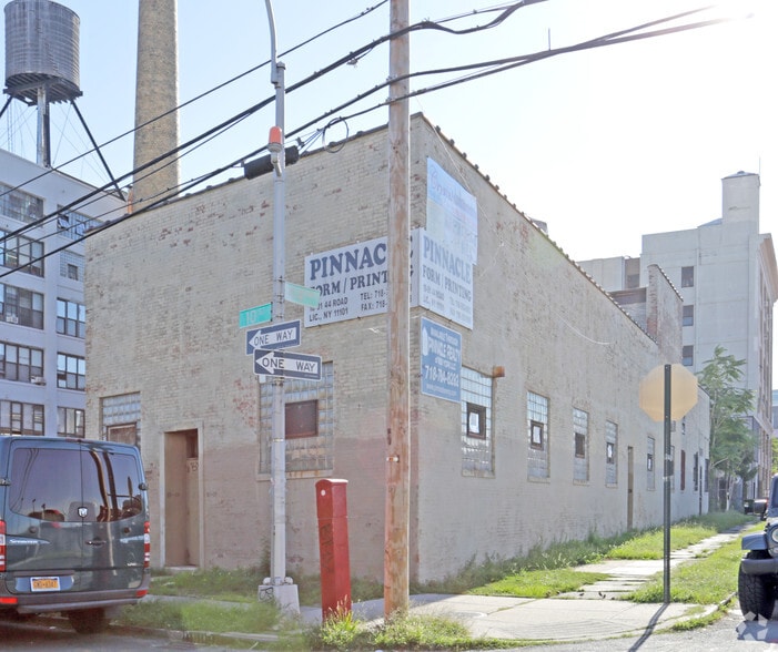 Primary Photo Of 10-01 44th Rd, Long Island City Warehouse For Lease