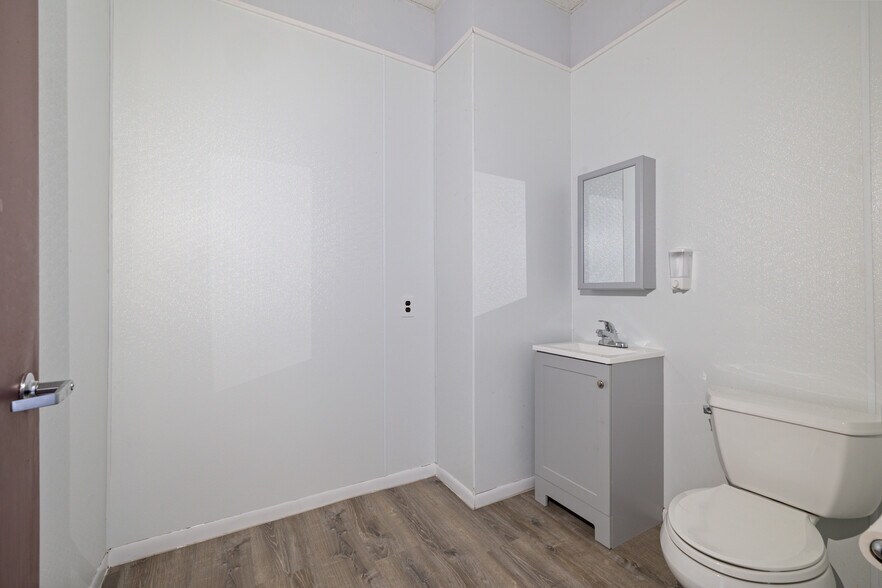 More Photos Of 20 Rt-59, Suffern Freestanding For Lease