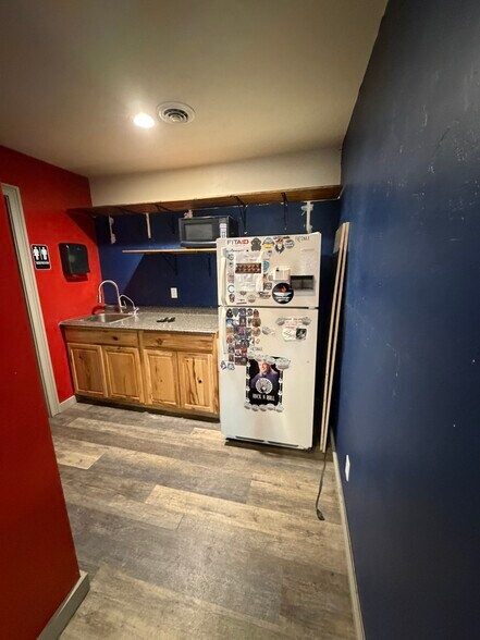 More Photos Of W5037 Amy Ave, Kaukauna Service For Lease