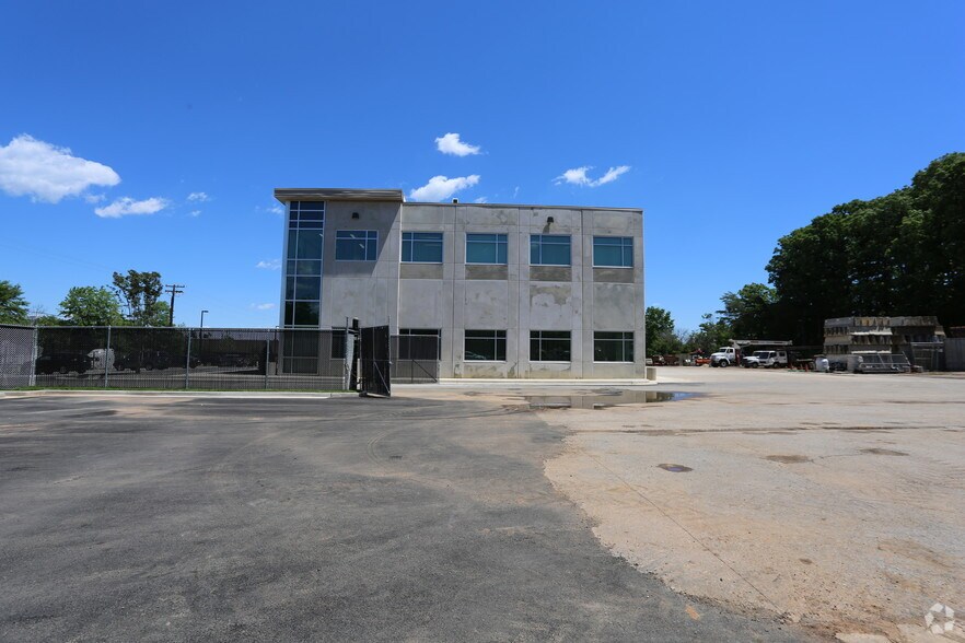 More Photos Of 7521 Jefferson Ave, Hyattsville Flex For Lease