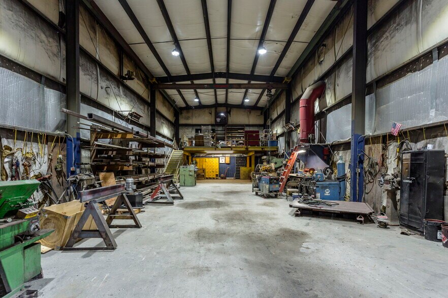 More Photos Of 806 Island Ford Rd, Mcgaheysville Warehouse For Lease