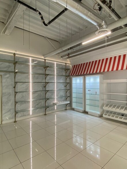 More Photos Of 450 S Western Ave, Los Angeles Freestanding For Lease