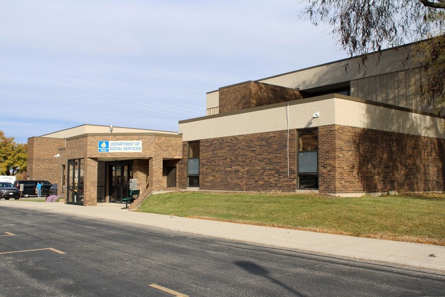 More Photos Of 459 E 1st St, Fond Du Lac Medical For Lease