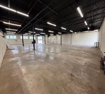 More Photos Of 441 E Plainfield Rd, Countryside Warehouse For Sale