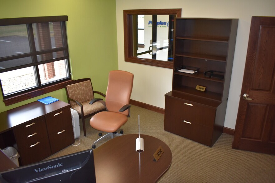 More Photos Of 1066 Hebron Rd, Heath Bank For Lease