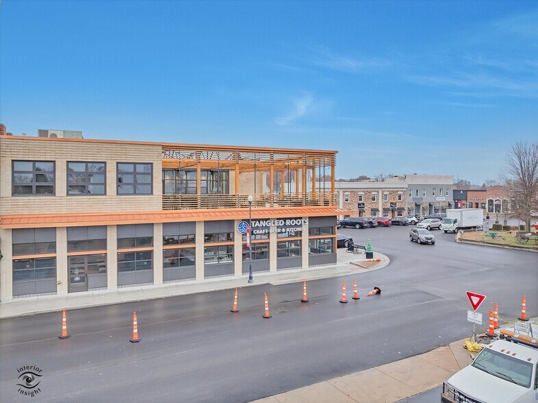 More Photos Of 140 Washington Sq, Washington General Retail For Sale