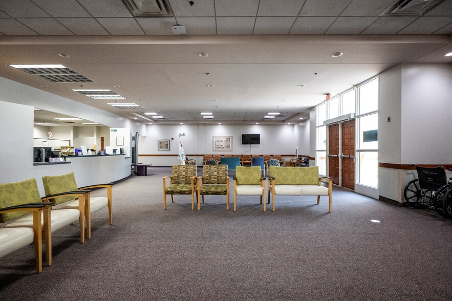 More Photos Of 850 Dickman Rd, Des Moines Medical For Lease